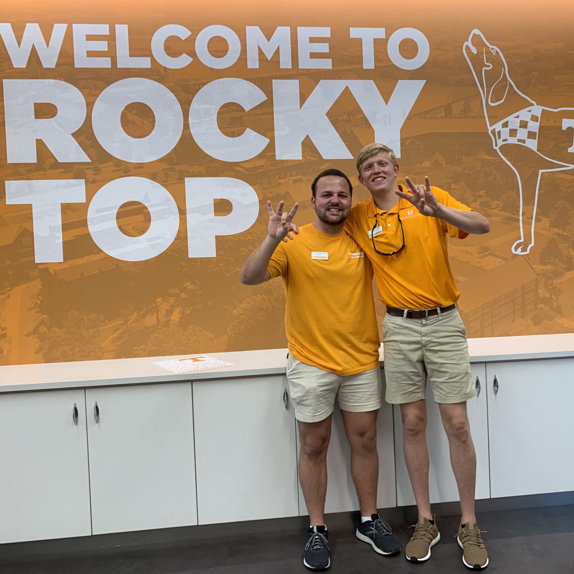 Students stand in front of "Welcome to Rocky Top" sign 