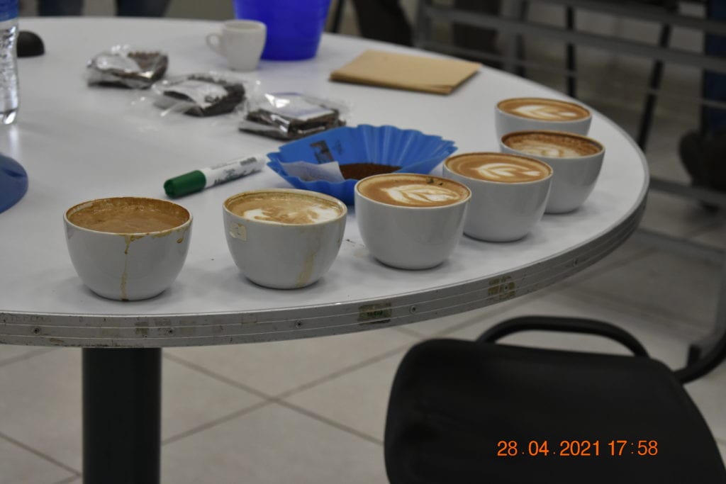 Cups line a table at a barista workshop conducted in the coffee science and technology area of the ColPos Campus Córdoba